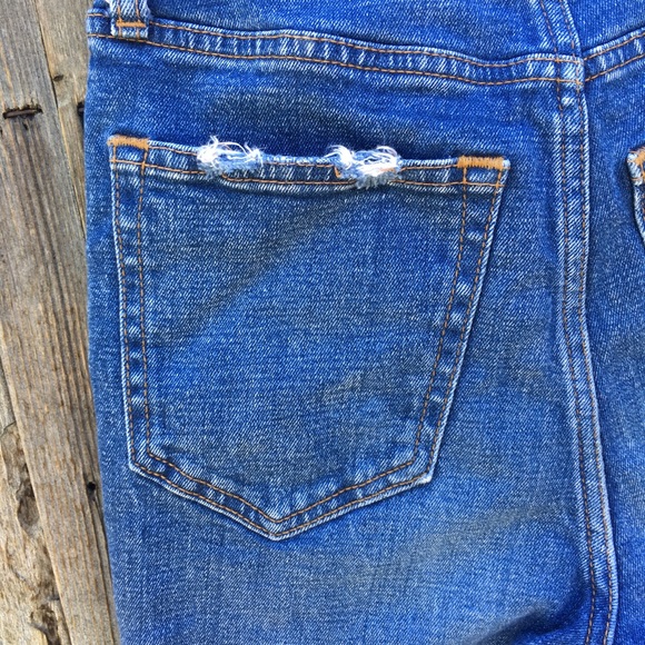 Abercrombie & Fitch Ultra High Rise Mom Jean Distressed Blue 00 - Picture 11 of 16